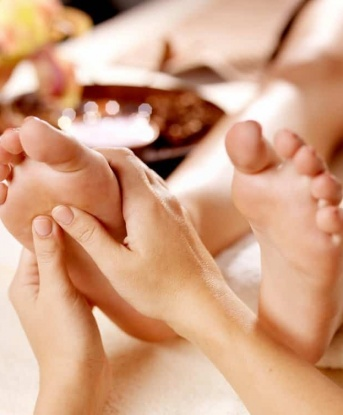 Милая блондинка приглашает в гости состоятельного джентльмена для приятного времяпровождения. Я создам атмосферу незабываемого релакса и полного расслабления. Только ты и я, воплощение твоих фантазий. 9900, 43 года